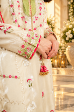 Gulnaar Chunri - Image 3
